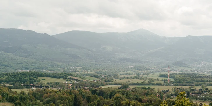 K návšteve pozýva aj malebné horské mesto Karpacz, ktoré je vzdialené približne 15 minút autom.
