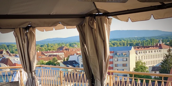 Pochutnejte si: káva a dezert i obložený talíř a prosecco či víno pro 2 osoby