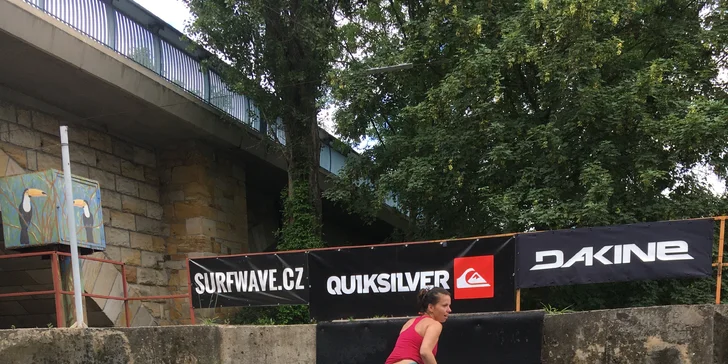 Naučte se surfovat: 2hodinová lekce na umělé vlně pro 1 nebo 2 osoby