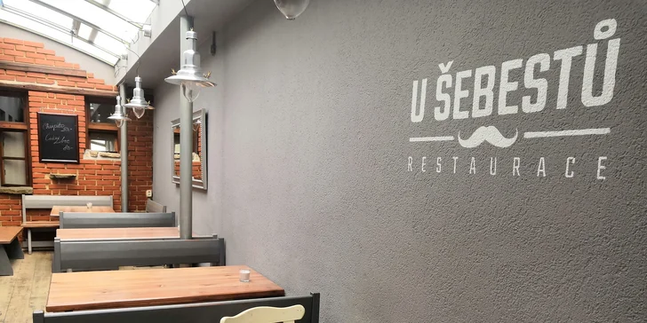 Hovězí hamburger nebo cheeseburger s hranolky pro jednoho i pro dva