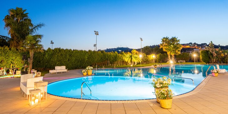 Letecky na Sicílii: 4* hotel 100 m od pláže, s polopenzí, bazénem a vyžitím pro děti i sportovce