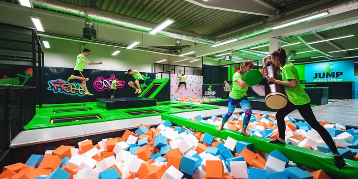 Jump aréna Tábor plná atrakcí: 1 či 2 hod. nebo celý den v trampolínovém parkour centru s plochou 1200 m²