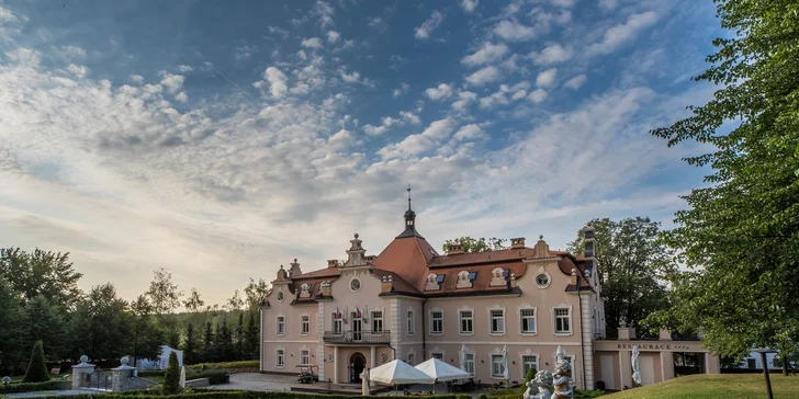 Kouzelný pobyt na zámku Berchtold se snídaněmi a vířivkou