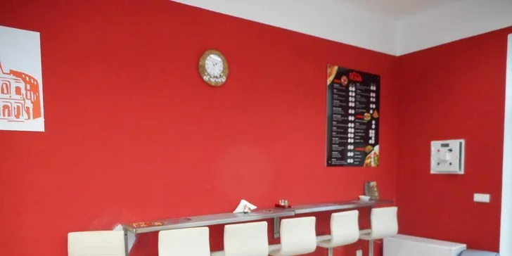 Kebab pro jednoho: tortilla, pita chléb i box s hranolky, salátem a dresinkem