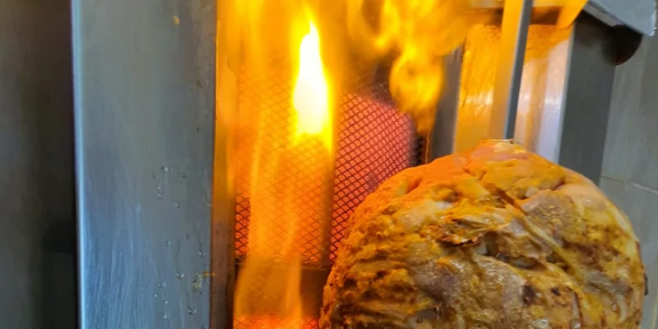 Vezměte si s sebou pořádné jídlo: döner kebab, dürüm kebab i kebab talíř
