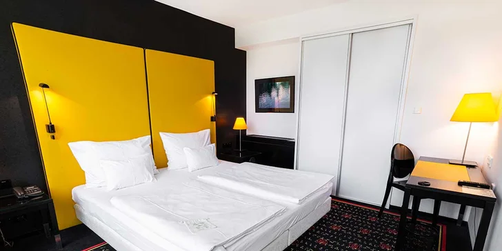 Dovolená v Praze: moderní hotel na Smíchově, snídaně i terasa ve vnitrobloku