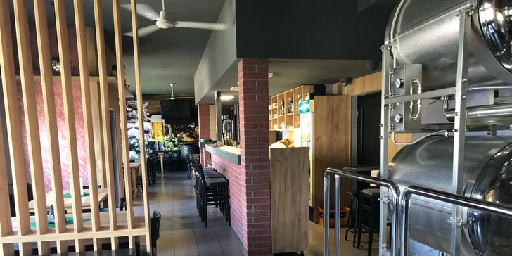 Vykutálená zábava i kulatá bašta: hodina bowlingu až pro 4 osoby a jedna nebo dvě pizzy dle výběru