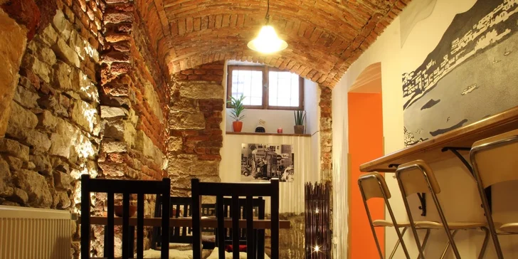 Dvě krémová cappuccina a dvě lahodná tiramisu v italské kavárně Zlato, co si dáš?