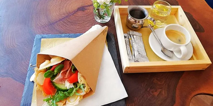 Sladká či slaná bublinková vafle s kávou nebo domácí limonádou
