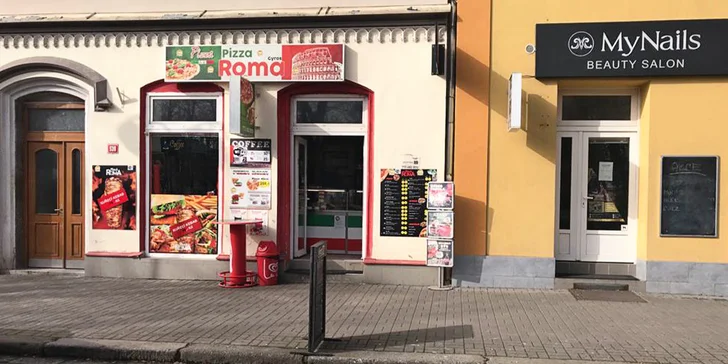 Kebab pro jednoho: tortilla, pita chléb i box s hranolky, salátem a dresinkem