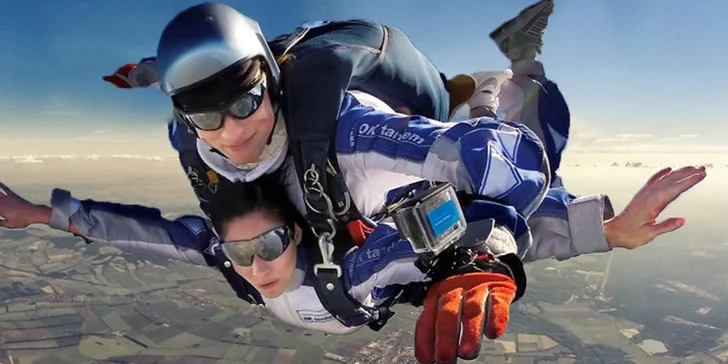 Tandemový seskok z výšky až 3500 m včetně videa a fota