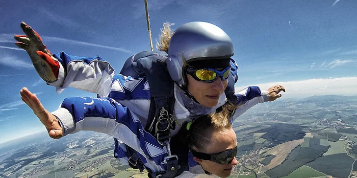 Tandemový seskok z výšky až 3500 m včetně videa a fota