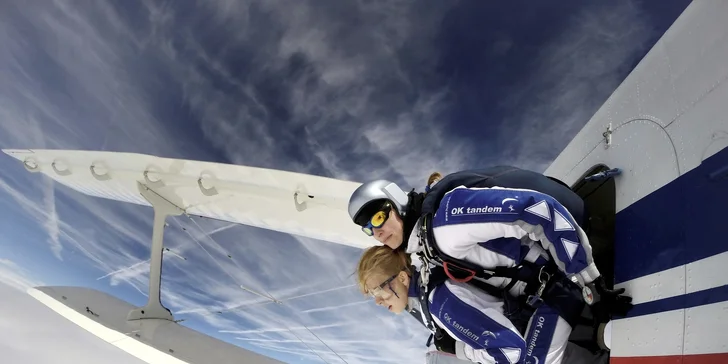 Tandemový seskok z výšky až 3500 m včetně videa a fota