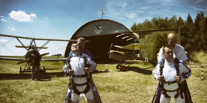 Tandemový seskok z výšky až 3500 m včetně videa a fota