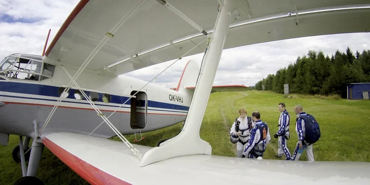 Tandemový seskok z výšky až 3500 m včetně videa a fota