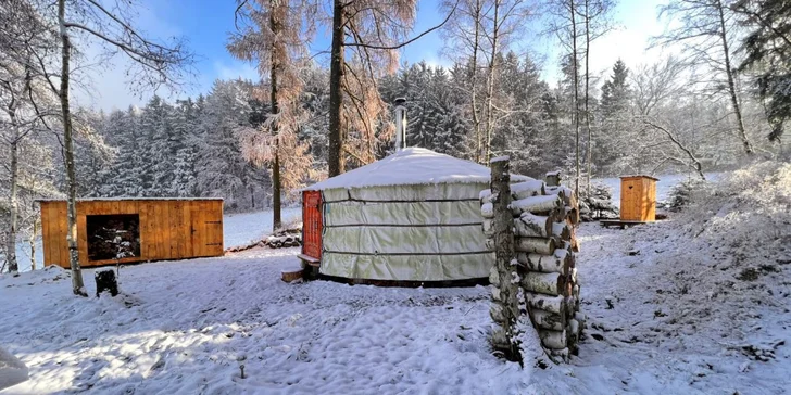 Netradiční relax v přírodě u Adršpachu: vybavená jurta se saunou pro pár i rodinu