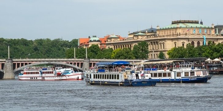 Romantické plavby po Vltavě s obědem či večeří