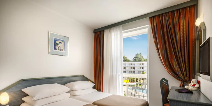 Chorvatsko: 3* Aminess Laguna Hotel kousek od moře, bazén a polopenze