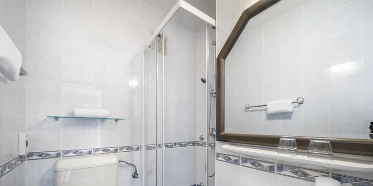 Chorvatsko: 3* Aminess Laguna Hotel kousek od moře, bazén a polopenze