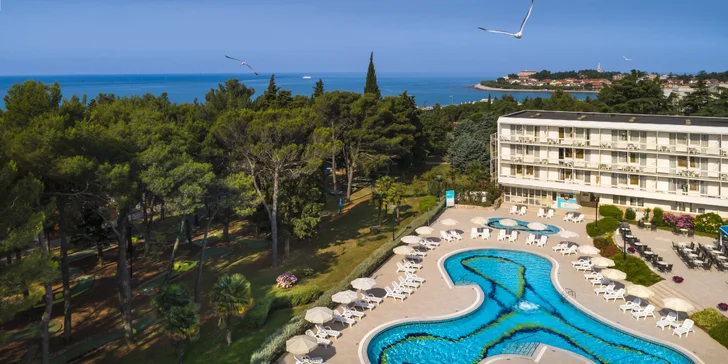 Chorvatsko: 3* Aminess Laguna Hotel kousek od moře, bazén a polopenze