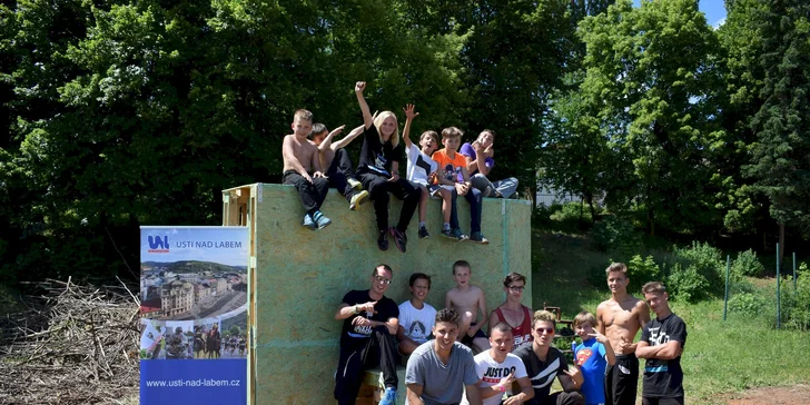 Letní parkourový tábor: pohyb i přednášky a workshopy, 7 nocí v dřevěných chatkách, strava 5x denně