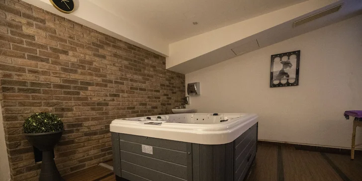 Romantika pro dva: relaxace v privátní vířivce a třeba i infrasauna