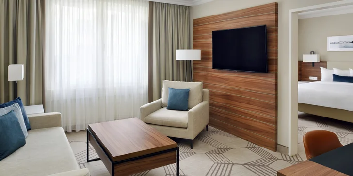 5* hotel Marriott v centru Prahy: snídaně a občerstvení nebo brunch, parkování a jízdenka na MHD