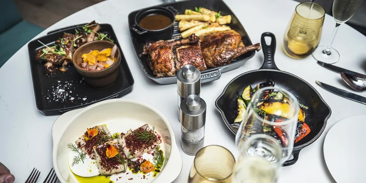 5* hotel Marriott v centru Prahy: snídaně a občerstvení nebo brunch, parkování a jízdenka na MHD