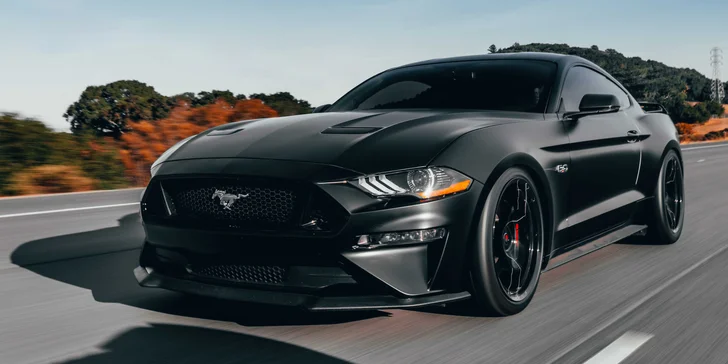 Řidičem i spolujezdcem ve Fordu Mustang GT 5.0: 15–60 minut jízdy s dálniční známkou včetně paliva