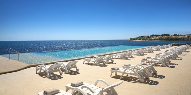 Chorvatsko: 3* Aminess Laguna Hotel kousek od moře, bazén a polopenze