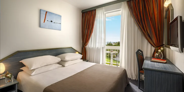 Chorvatsko: 3* Aminess Laguna Hotel kousek od moře, bazén a polopenze