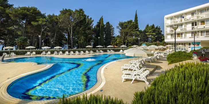 Chorvatsko: 3* Aminess Laguna Hotel kousek od moře, bazén a polopenze