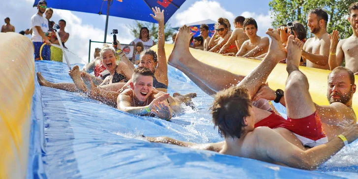 Pořádná porce zábavy pro malé i velké: vstup na obří nafukovací skluzavku