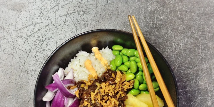 1 nebo 2 poke bowly a limonáda k tomu: miska s krevetami, kuřetem i tofu, malinová či mango limonáda