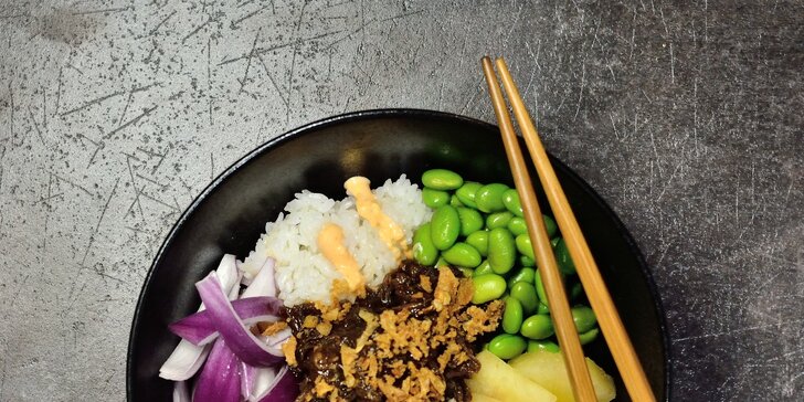 Poke bowl podle výběru z 5 druhů pro 2 osoby: losos, krevety, hovězí, kuře nebo tofu