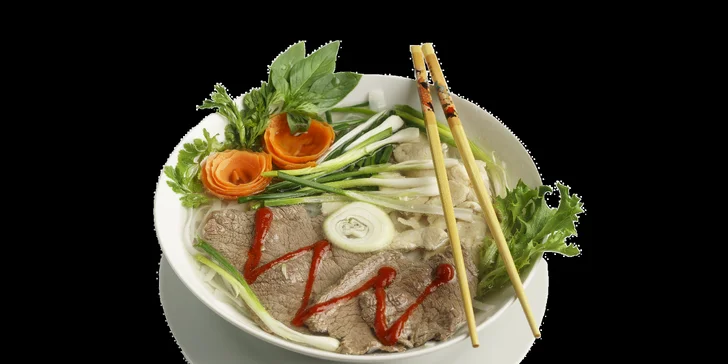Vietnamský hlavní chod podle výběru: opékané nudle, panang kari s rýží, phở, Bún chả nebo Bún bò Nam Bộ