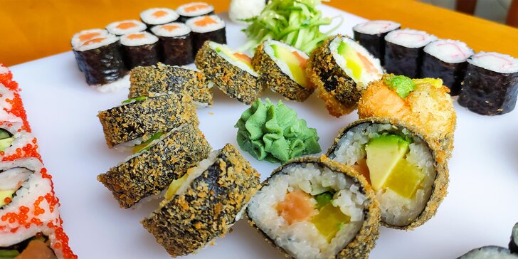 Pestrobarevné sushi sety: 28, 44 nebo 70 rolek s rybami i zeleninou