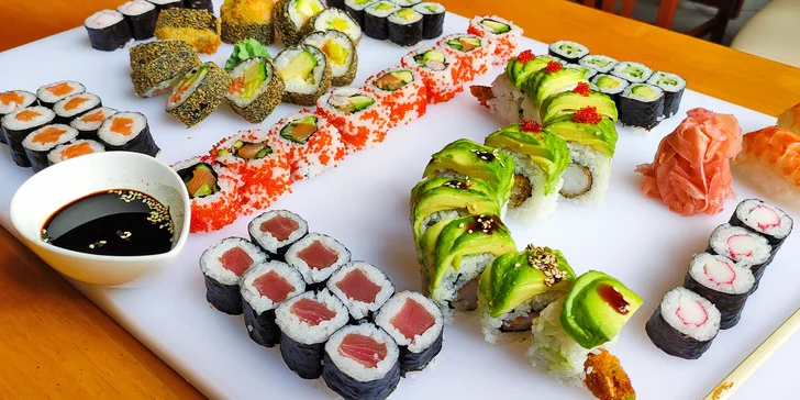 Pestrobarevné sushi sety: 28, 44 nebo 70 rolek s rybami i zeleninou