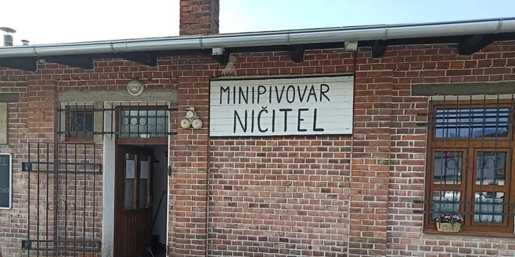 Osvěžte se: balíček tří piv z minipivovaru Ničitel s půllitrem a podtáckem