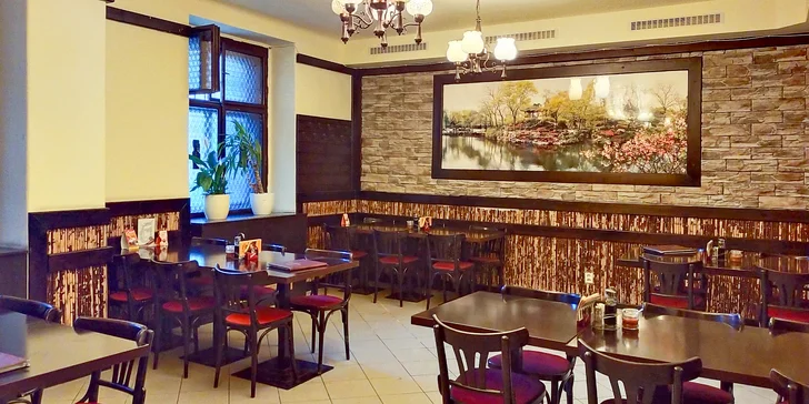 14 nebo 28 jiaozi čínských knedlíčků: zeleninové, kuřecí, vepřové i hovězí, na páře či restované