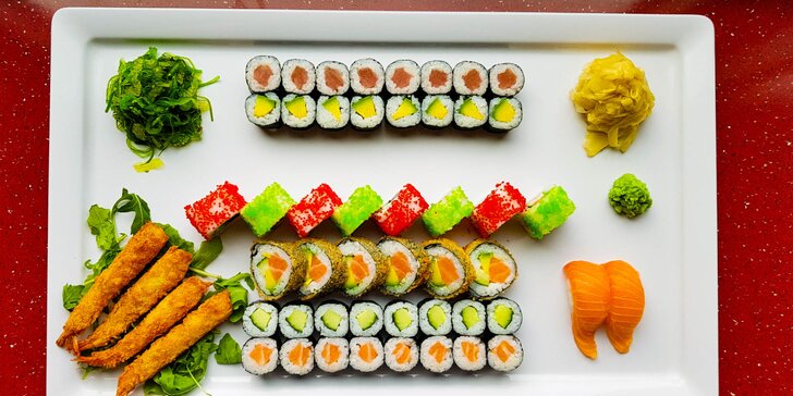 Sushi set s 52 kousky: nigiri s lososem, maki s tuňákem i krevety v tempuře