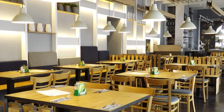 1 nebo 2 pizzy z pece na dřevo a sleva na piva v restauraci na Vinohradech