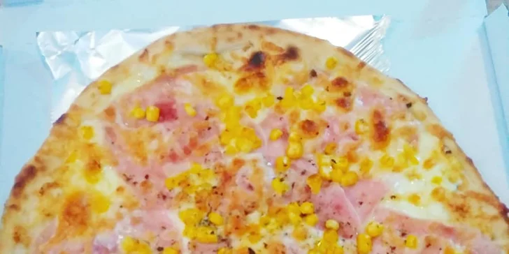 Jedna nebo dvě pizzy podle výběru z 22 druhů, možnost odnosu s sebou