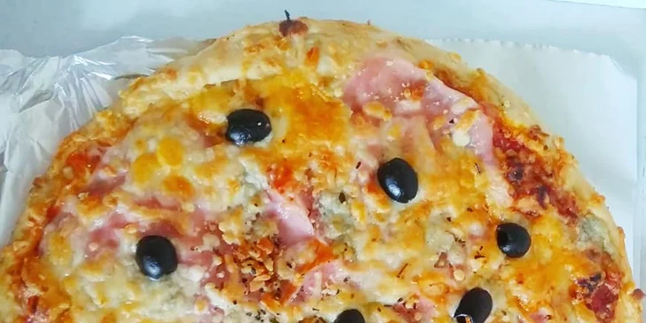 Pizza o průměru 33 cm dle výběru: Spinaci, Diavolo, Mexico i Vegetariana a další