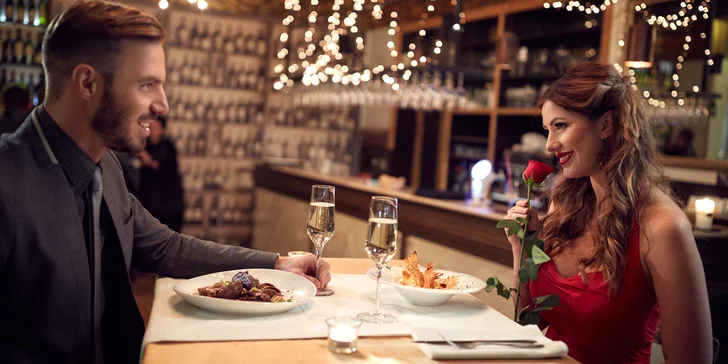 Romantická noc v pokoji s vodní postelí, privátní vířivkou a 5chodovou degustační večeří