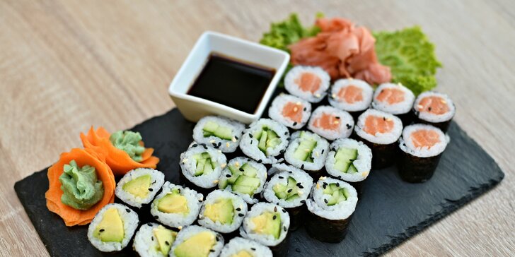 Set 24, 32, 40 nebo 46 kusů sushi i s wakame salátem a nápoji