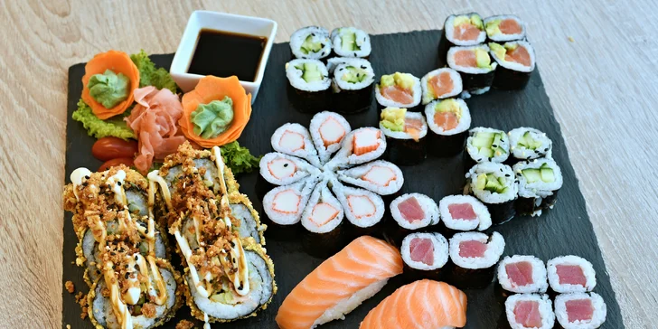 Set 24, 32, 40 nebo 46 kusů sushi i s wakame salátem a nápoji