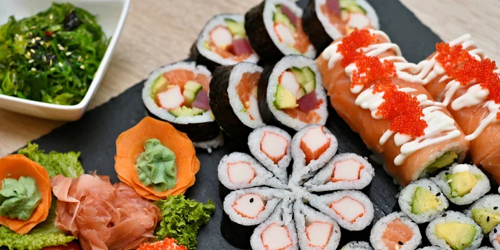 Set 24, 32, 40 nebo 46 kusů sushi i s wakame salátem a nápoji