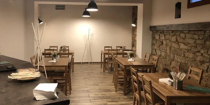 1 nebo 2 poke bowly a limonáda k tomu: miska s krevetami, kuřetem i tofu, malinová či mango limonáda