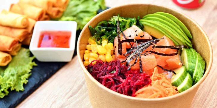 Pokebowl podle výběru z 5 druhů, minizávitky a nápoj pro 1 či 2 osoby